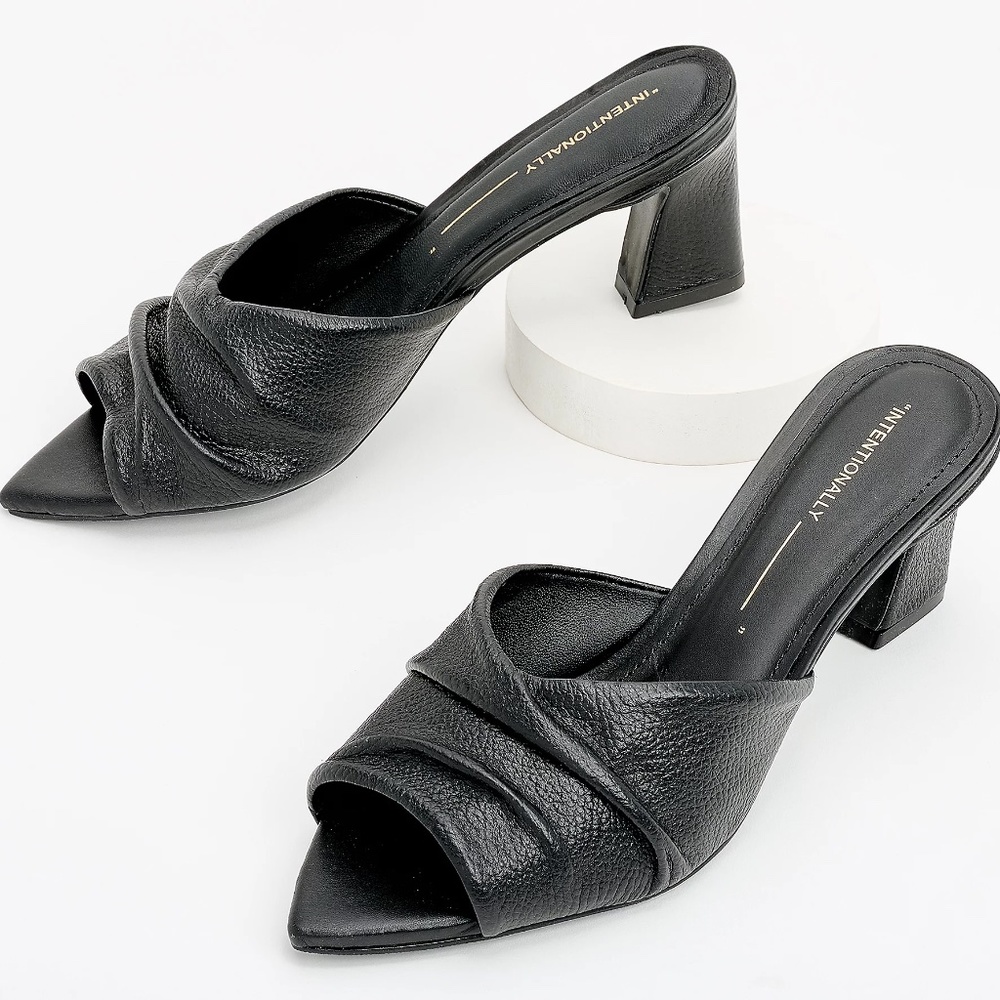 NWT INTENTIONALLY BLANK Black Heeled Mules